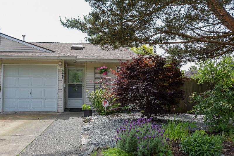 Half Duplex with beautiful private yard in Courtenay