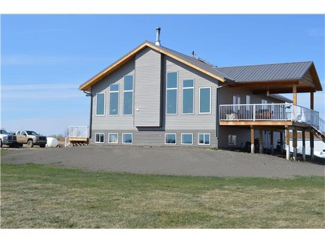 JUST INTO ALBERTA - 118 RECREATIONAL ACRES - 3 YR OLD HOME