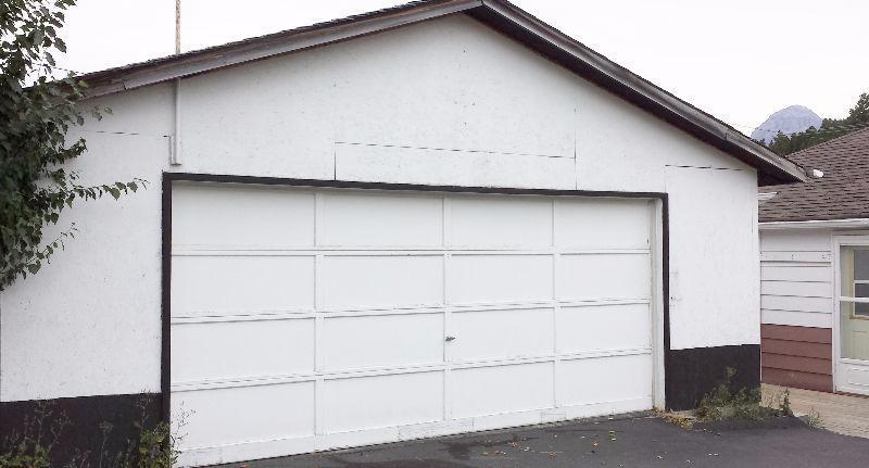 3 BDRM+ DOUBLE GARAGE FOR RENT IN CROWSNEST PASS,AB