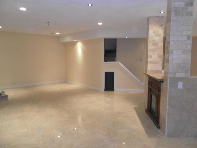 Very luxury walkout basement in Evanston, NW with utilities