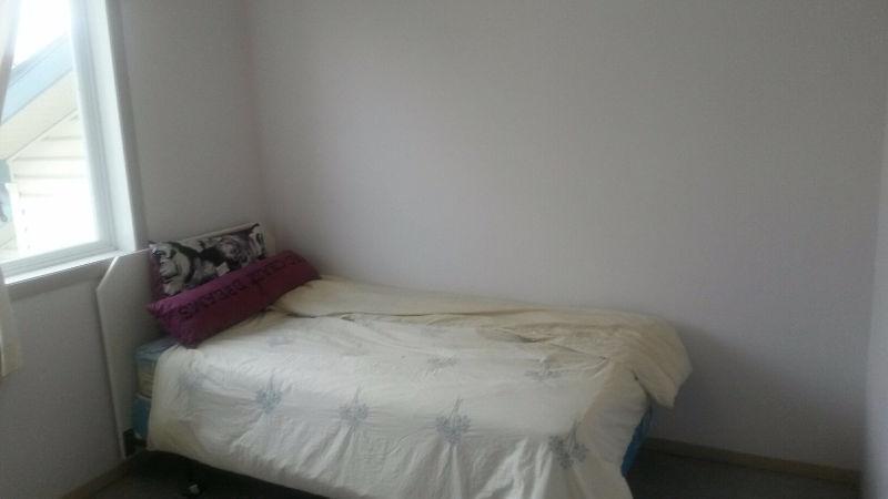 BEDROOM FOR RENT (North of Downtown)