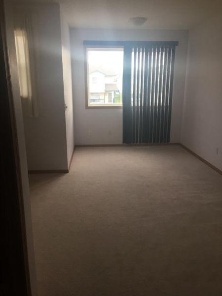 Nice Master bedroom in Downtown near Nait and McEwan University