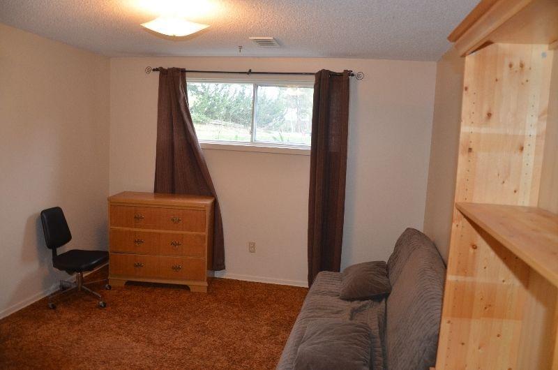 Rooms for rent in town Edson $400