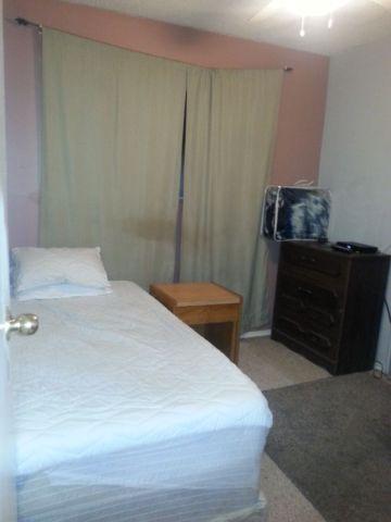 FURNISHED ROOM AVAILABLE FOR RENT TODAY@$250/W,$700/M-DOWNTOWN