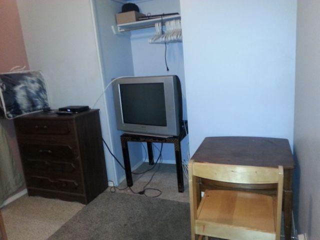 FURNISHED ROOM AVAILABLE FOR RENT TODAY@$250/W,$700/M-DOWNTOWN