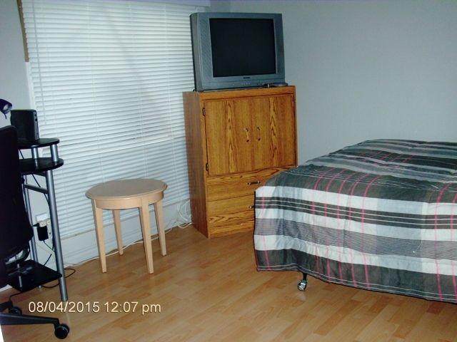 LARGE MASTER BEDROOM FOR RENT IN GREGOIRE