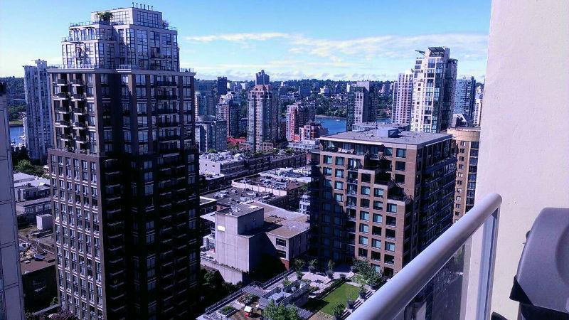 Yaletown 1 bedroom + den with view