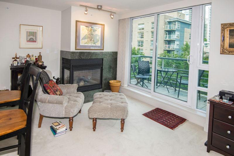 FURNISHED 2 Level WATERFRONT in Stunning CASCINA, Coal Harbour