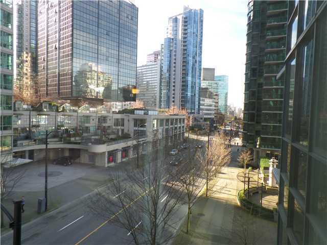 Downtown Coal Harbour Bachelor Suite for Quiet Non-Smoker