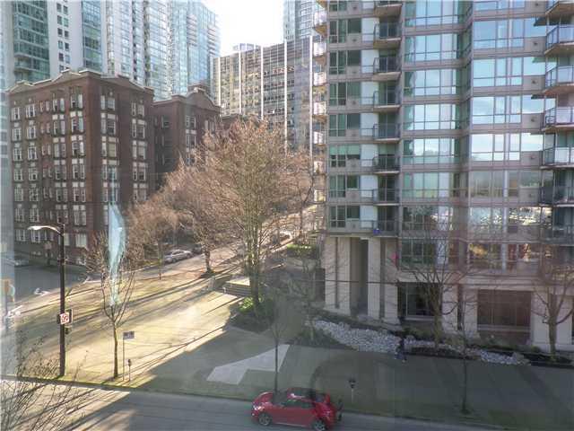 Downtown Coal Harbour Bachelor Suite for Quiet Non-Smoker