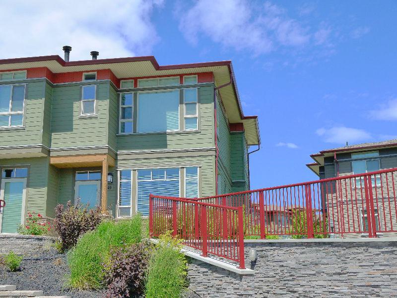 Lakeview 3BR, 2.5 bath townhouse at Tobiano