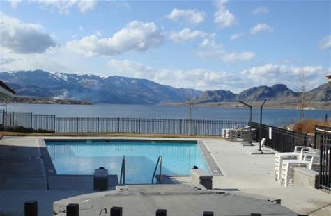 3 BEDROOM TOWNHOUSE WATERFRONT COMPLEX - OSOYOOS