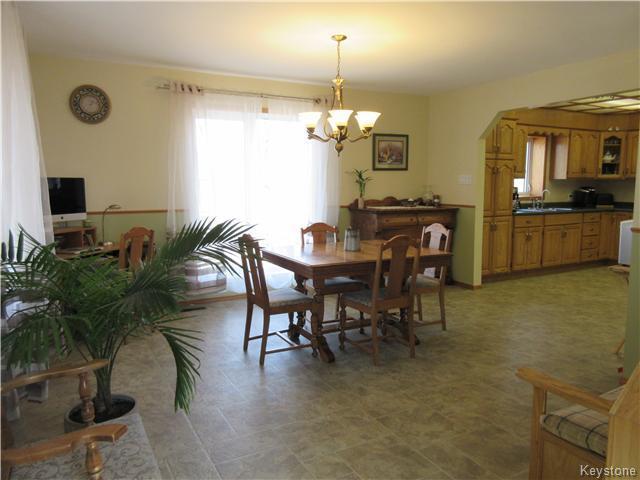 3 BR home on an acreage with a river view near St.Lazare!