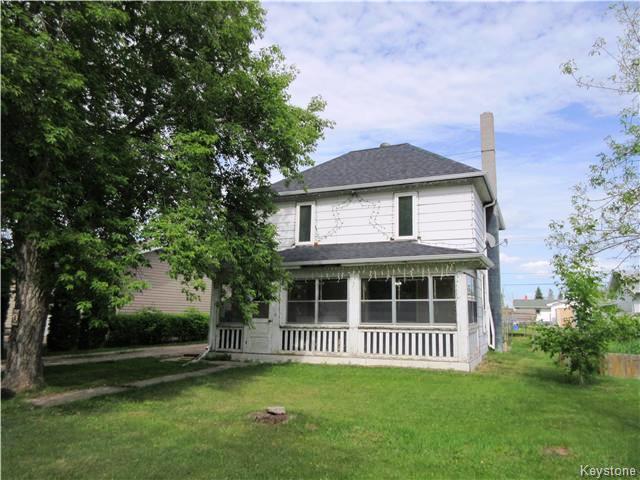 Character home close to downtown, lake and school in Shoal Lake!