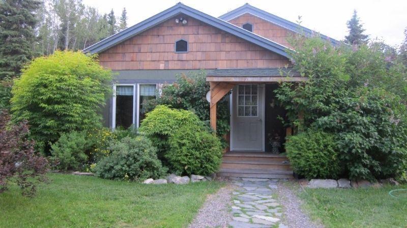 Cute and cozy Country home, Attention garden lovers!