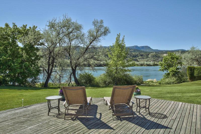 Beautiful South Thompson Waterfront Home