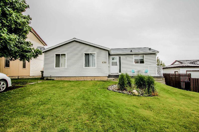 Great First Time or Downsize Home in Popular Neighbourhood