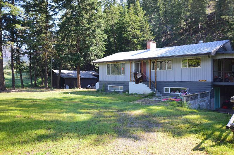 Small acreage 1.45 acres, Great family house