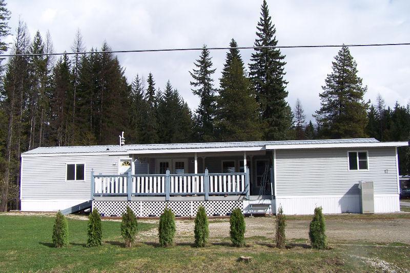 Beautiful end-unit mobile home in Nakusp