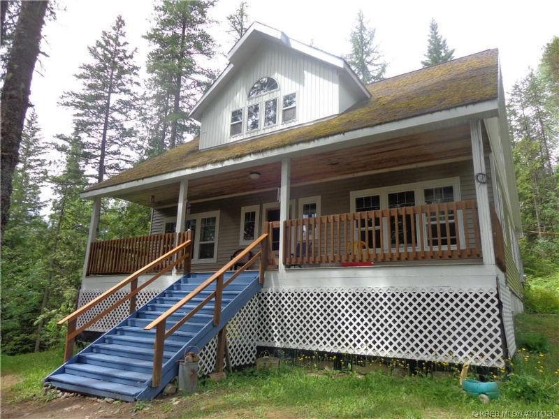 Large family home in Crawford Bay! (16244 Mountain Ash Rd)
