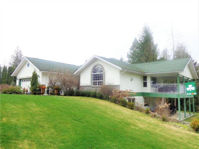 Large Family Home in Creston! (1539 1st Ave NW)