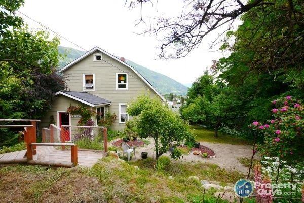 SOLD!! 4 Bed 1 Bath Walk to downtown  197539