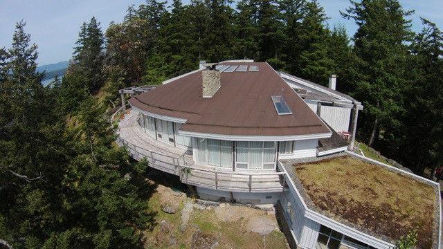MAGNIFICENT SOUTH FACING OCEAN VIEW HOME ON MAYNE ISLAND