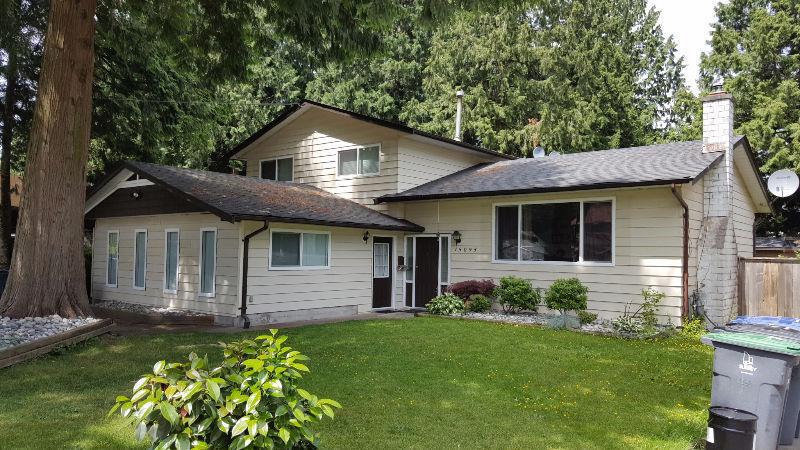 OPEN SUNDAY (11:30AM-1:30PM) Lovely Fleetwood Home