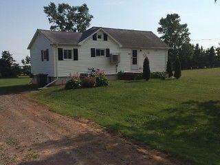 PEI Cottage minutes from Charlottetown & Brackley Beach!