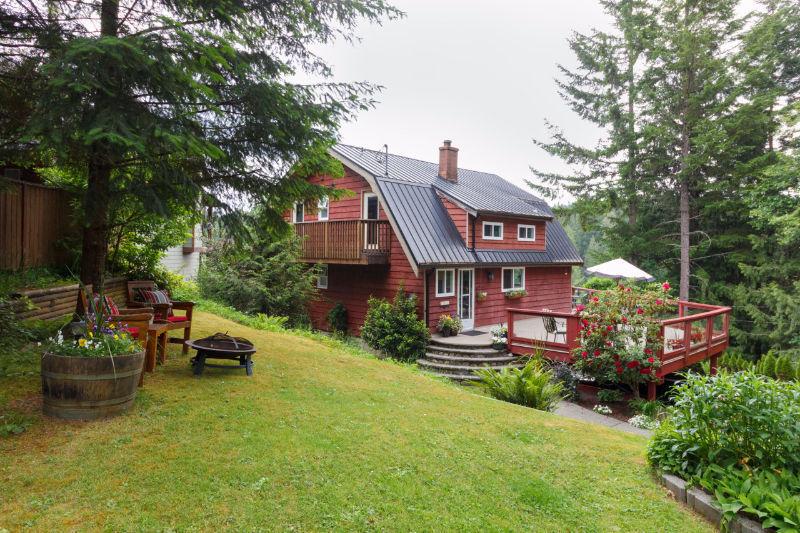 $859,900 · 2361 Kews Rd - Charming Lakefront Home!