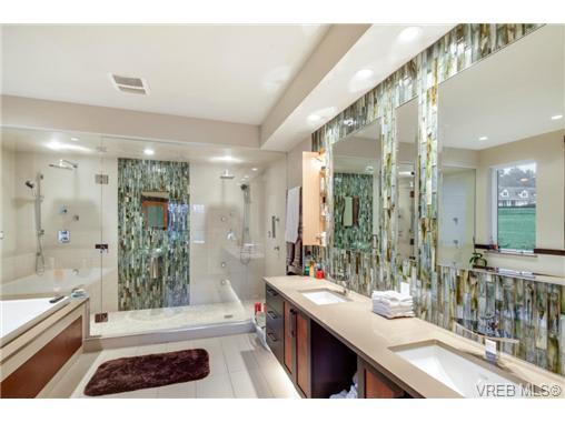 Romantic master with spa-inspired ensuite & 2 level walk