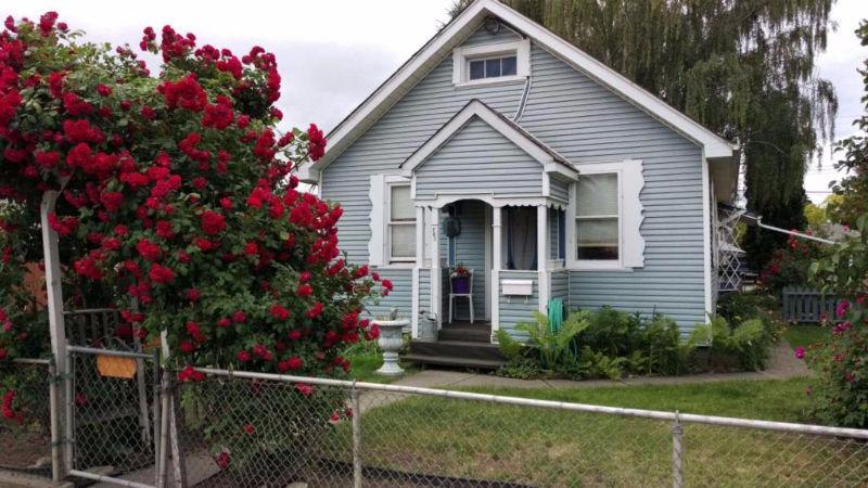 2 Bedroom House Near Downtown