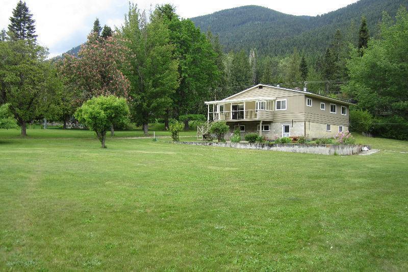 Lovely 3 Bedroom home for rent on Kootenay Lake