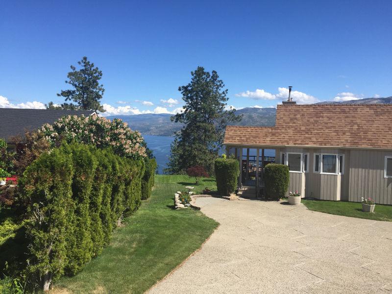 Lakeview Peachland Beautiful house