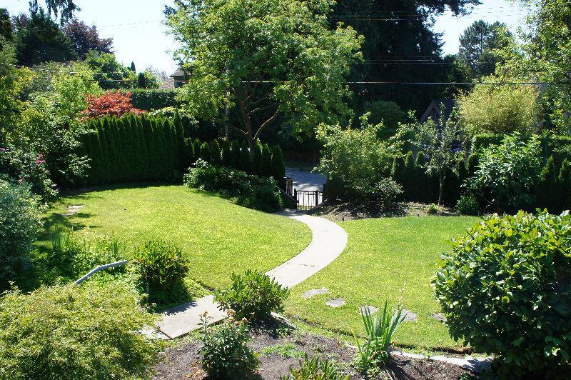 $1850 / 1br & Den -1200sqft - Kerrisdale furnished garden level
