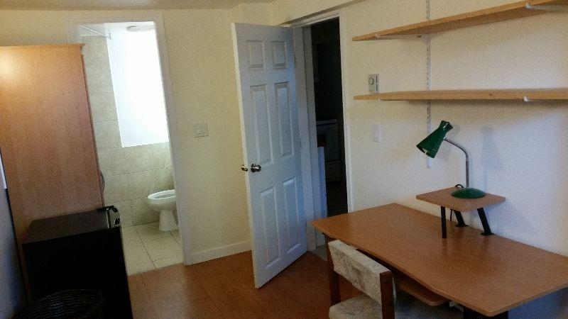 Daily $70 Weekly $250 Monthly $500 Room near University and D