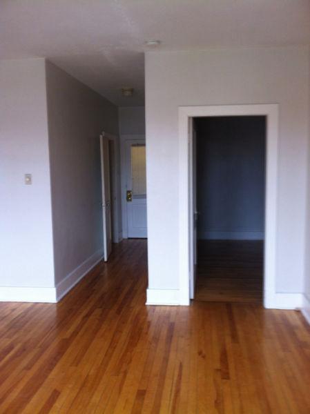 1 Bedroom Apartment + Den - AVAILABLE JULY 1st