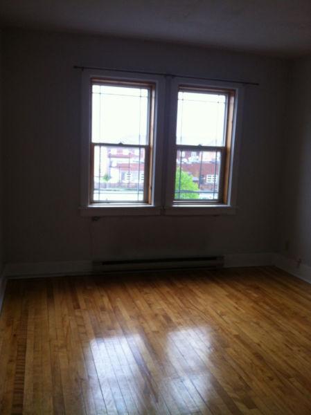 1 Bedroom Apartment + Den - AVAILABLE JULY 1st