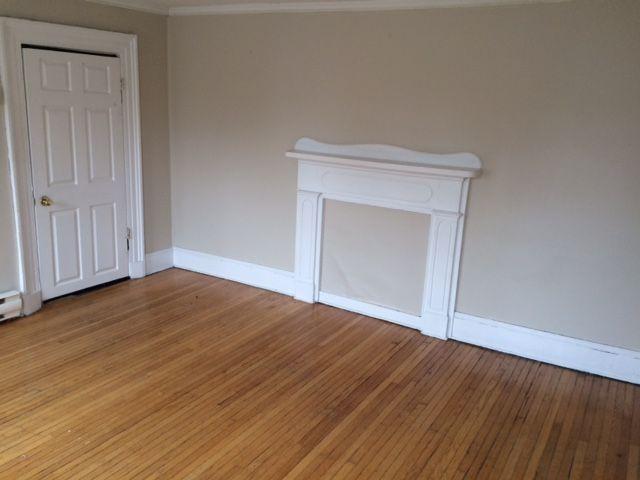 Cute 2 BDRM spread out over 2 floors! Downtown! $725