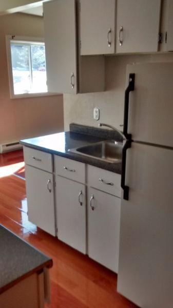 East - 2 bedroom Available July 1~