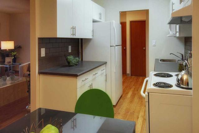 APARTMENT FOR SUBLET: 70 DONWOOD-Move in Aug. 20 with Bonus $500