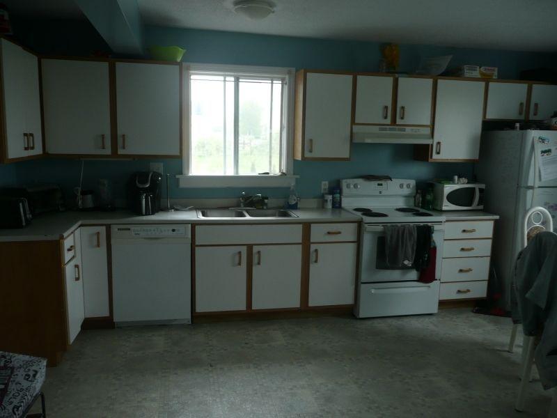Large 3 Bdr $1150 includ Utilities, Dishwasher - Avail Aug 1
