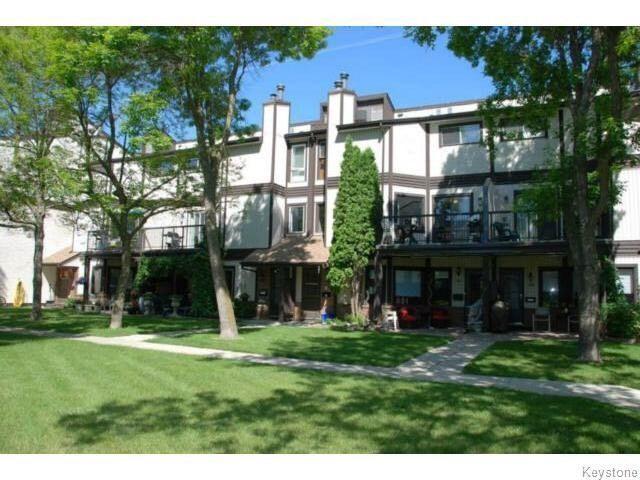 Main floor bungalow townhouse condo