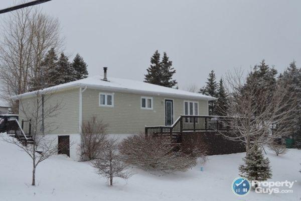 3 Bed home with spectacular view of Marystown Harbour