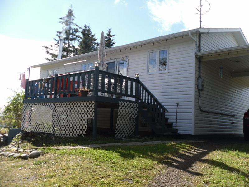 Beautiful Home Overlooking Summerford Harbor!