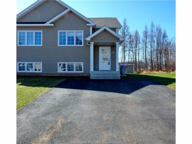 2 level split semi features an EXTRA LARGE treed backyard