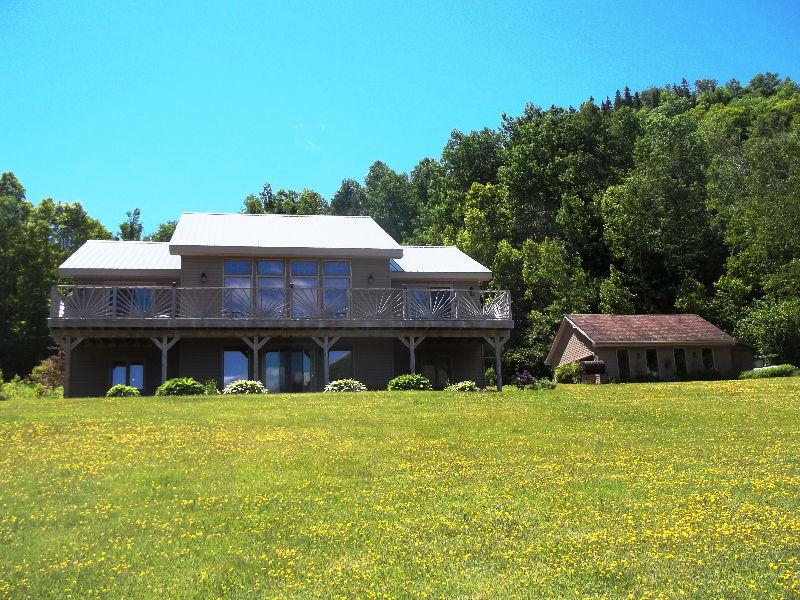 CLOSE TO POLEY MOUNTAIN, BEAUTIFUL HOME 8 ACRES