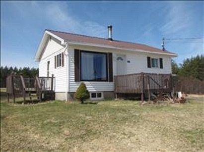 Great 3 Bedroom Country Home***