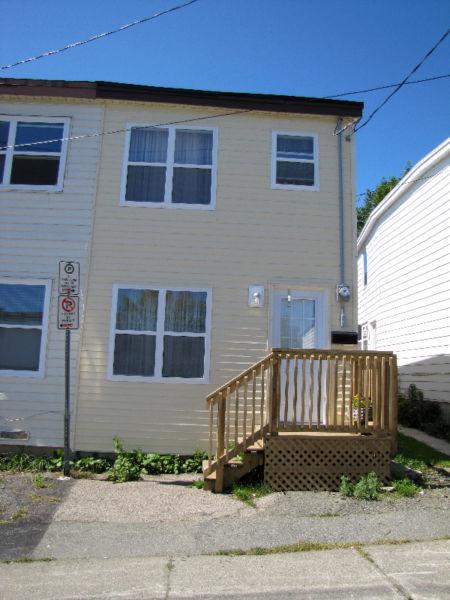 2 bdr semi-detached house for rent downtown ***available NOW***