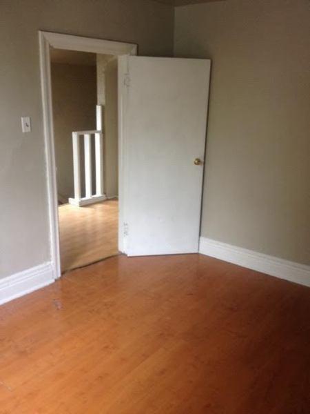 2 spacious units available in Duplex near Salter